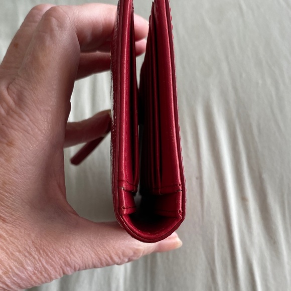 kate spade red patent leather continental wallet with gold logo - Picture 4 of 12